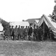 Lincoln con MacClellan y su Estado Mayor en la granja de Grove después de la batalla. Wikimedia Commons